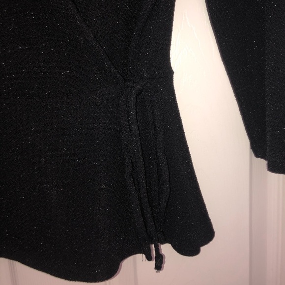 V-neck wrap blouse - Picture 5 of 6